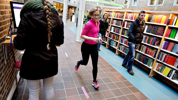 Debat: Myten om bibliotekaren bag skrivebordet er forældet