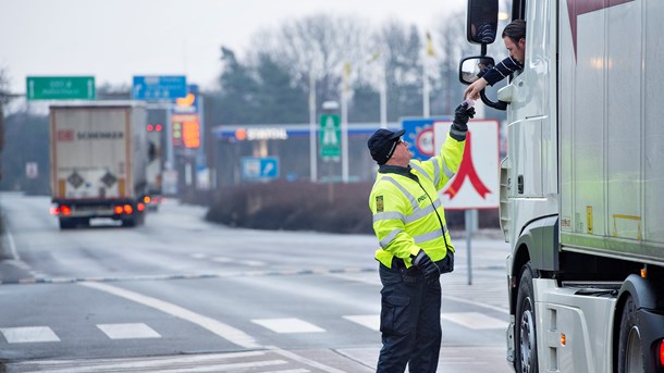 Det vil kræve mere arbejde for myndighederne at kontrollere lønforholdene hos udenlandske vognmænd end hos danske, forudser DTL-Danske Vognmænd.