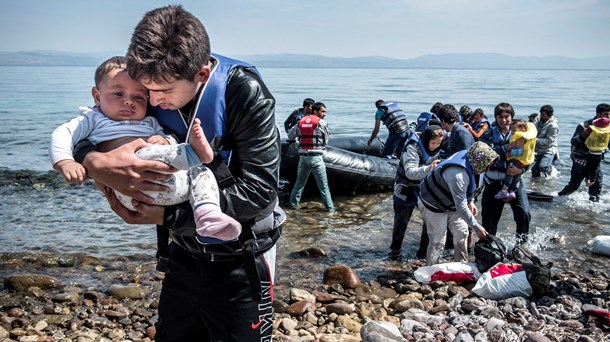 Selvom få medier rapporterer fra krigen i Syrien, har de et ansvar for at beskrive virkeligheden. Og virkeligheden er den, at folk stadig flygter fra konflikten, skriver Paula Larrain (arkivfoto).