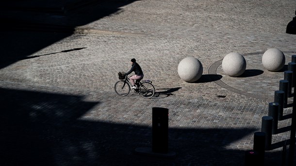 Jens Chr. Grøndahl: Den belejrede planet