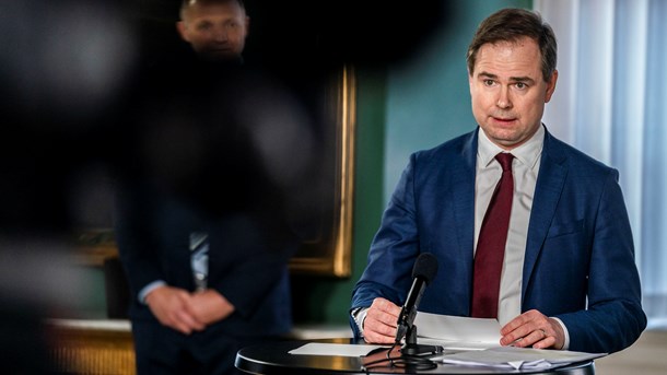 Politikerne kan faktisk kun handle for lidt i en situation, hvor mange virksomheders overlevelse er på spil, skriver Niels Westergård-Nielsen.