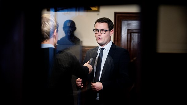 Socialdemokratiets finansordfører, Christian Rabjerg Madsen, siger, at regeringen vil drøfte finanspolitik, når Danmark er blevet genåbnet.