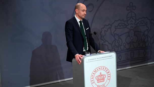 Sundheds- og ældreminister Magnus Heunicke indgik mandag aften en aftale om delvis genåbning af sundhedsvæsenet med regionerne og kommunerne.