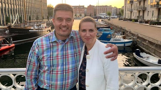 Siumut-formand og Grønlands landsstyreformand Kim Kielsen (t.v.) sammen med Socialdemokratiets formand og Danmarks statsminister Mette Frederiksen.