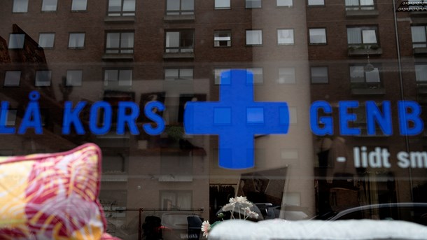 Landets genbrugsbutikker er lukket ned på grund af corona og bløder store millionbeløb. Det kan betyde, at sociale organisationer nu må skære ned på indsatsen for samfundets svageste.