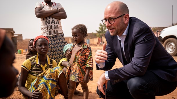 Udviklingsminister Rasmus Prehn (S) vil efter alt at dømme have færre penge at dele ud af til verdens fattigste næste år, hvis ikke regeringen hæver bistandsprocenten. 