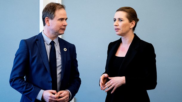 Nicolai Wammen er kaldt i samråd om den økonomiske strategi, og Mette Frederiksen afholdt i går møde om en EU-coronafond.