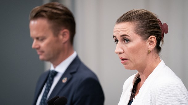 Udenrigsministeriet er dels blevet svækket af, at forskellige statsministre gradvist har trukket mere af udenrigspolitikken over i Statsministeriet, skriver Holger K. Nielsen. 