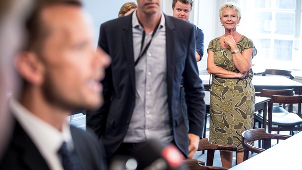 Lizette Risgaard (th) vil have sat skub på efteruddannelsen af ledige.