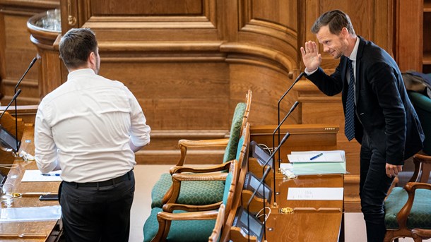 Peter Hummelgaard (t.h.) landede onsdag en aftale med FH og DA.