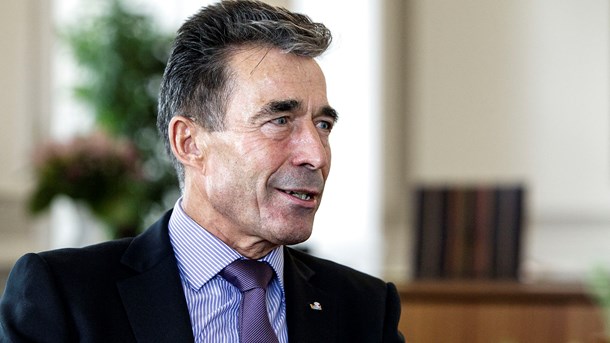 Er den engang så magtfulde Anders Fogh Rasmussen nu reduceret til socialstatens slavemenneske, spørger David Trads.