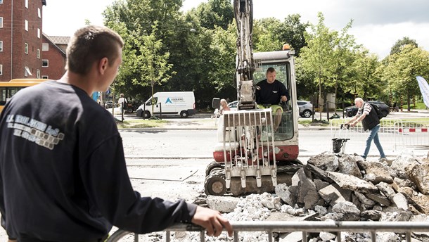 KL vil have regeringen med på at suspendere det kommunale anlægsloft i 2021 for at holde hånden under danske arbejdspladser.