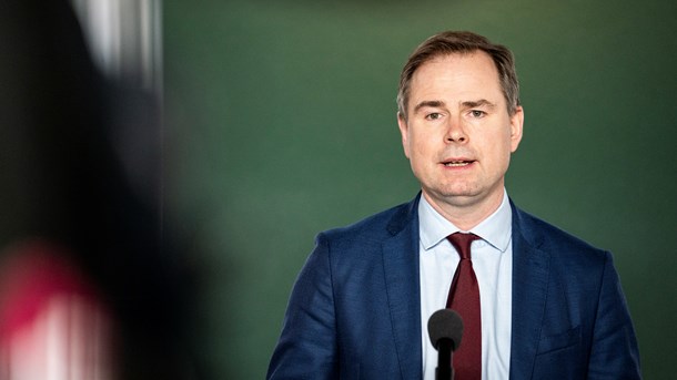 Finansminister Nicolai Wammen (S) har annonceret, at coronahjælpepakkerne ikke kommer til at blive finansieret af nedskæringspolitik. 