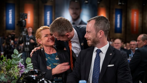 Venstre-toppen er fanget i en sump af kommissioner, skriver Lars Trier Mogensen.