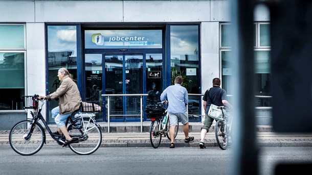 Regeringen genåbner jobcentre med omgående virkning