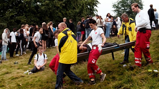 Samaritter til stede under en fest for nye gymnasieelever i Dyrehaven i København. Danske børn og unge drikker markant mere end børn og unge i andre lande. 