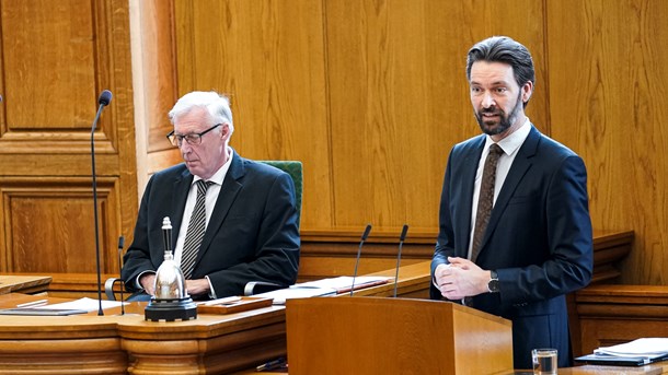 Jens Joel (S) på Folketingets talerstol som Socialdemokratiets børne- og undervisningsordfører. Nu får han også EU-ordførerskabet.