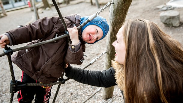 Gennem projektet Familien i fokus hjælper en frivillig mentor eller familieven udsatte forældre med at få familielivet til at køre. (Foto: Peter Sørensen)