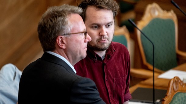 Skatteordfører Carl Valentin (S) foreslår, at et midlertidigt tilsyn skal granske firmaers skattekonstruktioner. Skatteminister Morten Bødskov (S) er ikke afvisende.