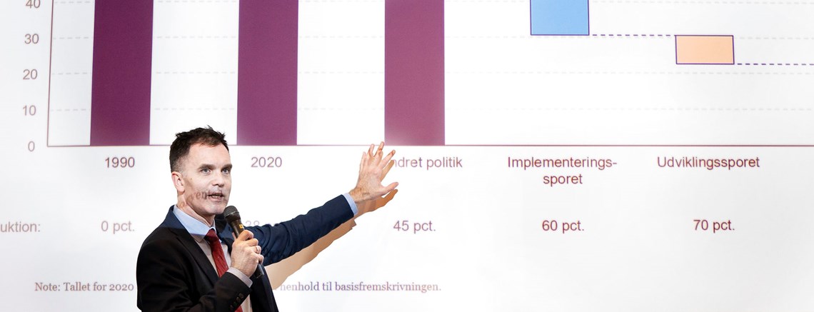 Klimarådets formand, Peter Møllgaard, under fremlæggelsen af rådets rapport i marts 2020. Heri blev særligt forslaget om en CO2-afgift modtaget køligt af klimaminister Dan Jørgensen. Siden har ministeren været tøvende med at omfavne Klimarådets anbefaling om at annullere 8. udbudsrunde af olie- og gasjagt i Nordsøen.