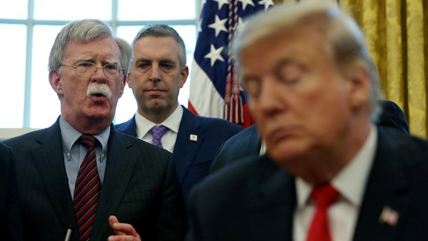 John Bolton beskriver i en længe ventet bog, at USA's præsident, Donald Trump, er inkompetent, barnagtig og uegnet til embedet, skriver David Trads. 