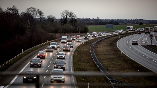 SF vil forbyde salg af nye fossilbiler fra 2028.