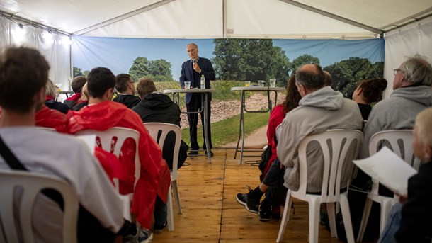 Folkemødet: Hjælpepakker redder os fra konkurs