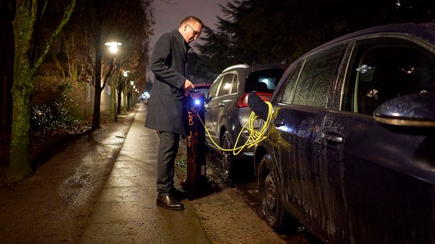 Elbilen er den stærkeste spiller på markedet. Men brintbilerne har stort set samme rækkevidde som benzin- og dieselbiler og kan de tankes på få minutter på en ”tankstation”, skriver Gitte Seeberg.