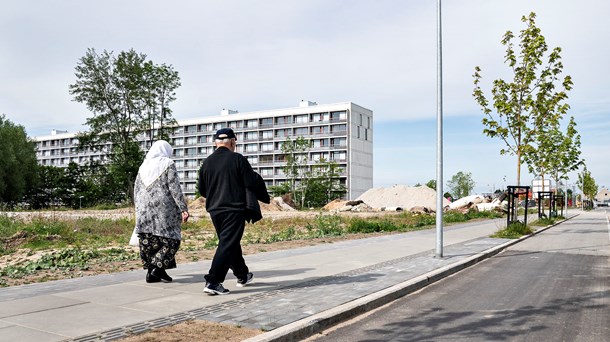 Trods øget smitte blandt etniske minoriteter i blandt andet Aarhus, må vi holde os for gode til at give dem skylden for de generelt stigende smittetal, skriver Johanne Dalgaard.