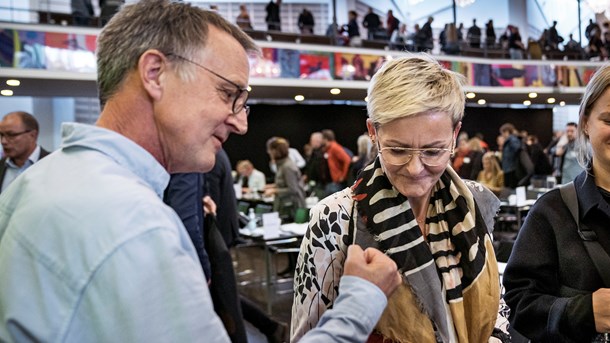 Anders Bondo (tv) træder tilbage. Pernille Rosenkrantz-Theil (th) får travlt.