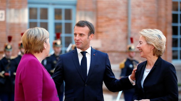 Både Angela Merkel og Emmanuel Macron har åbnet for, at EU skal kunne tage vare på sin egen sikkerhed. Det ansvar står blandt andre kommissionsformand Ursula von der Leyen med. 