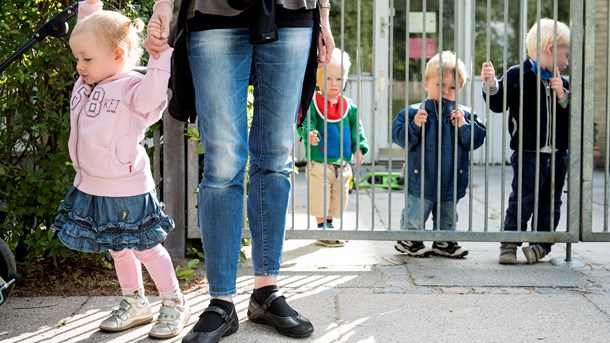 På pædagoguddannelsen er tre ud af fire optagne kvinder, skriver Tænketanken DEA's direktør og Dansk Industris underdirektør.