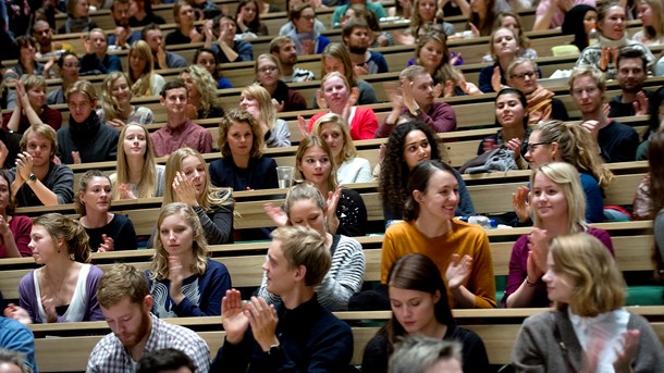 Regeringen rammer skævt, hvis de sparer på markedsføringen af uddannelserne, skriver Søren Jensen. 