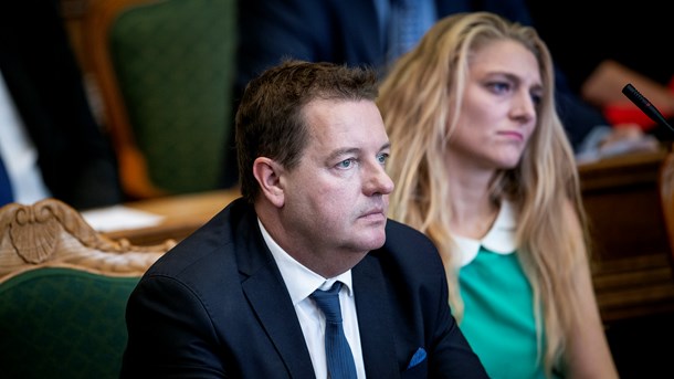 Jens Rohde og Zenia Stampe fra Radikale Venstre er fortørnede over socialdemokraternes mantra om, at der er lige så meget kultur i en håndboldhal som i balletten, skriver Niels Frid-Nielsen.