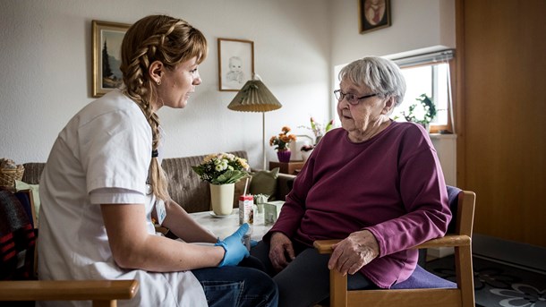 Ældre Sagen foreslog i forbindelse med regeringens finanslovsudspil, at danskere, som har mistet deres job under coronakrisen, kunne gøre gavn for ældreplejen.