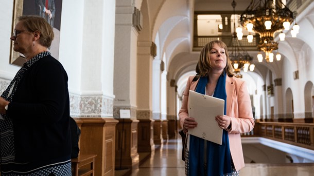 Politikerne skal skabe rammerne for, at dansk public service-radio og -tv igen kan blive et førsteklassesprodukt, skriver formanden for Dansk Journalistforbund.