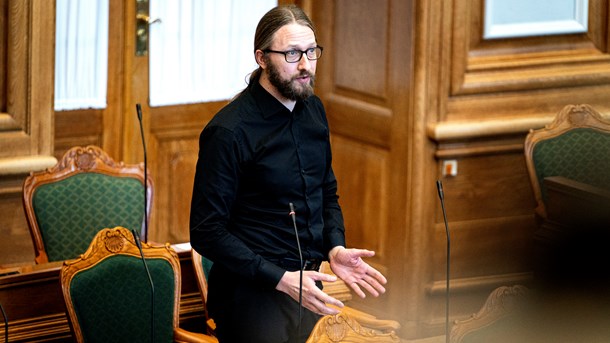 Radikale vil hæve aldersgrænsen, så unge under 18 år ikke må købe alkohol, siger Stinus Lindgreen (R).