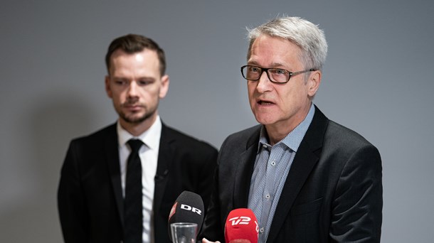 Beskæftigelsesminister Peter Hummelgaard (tv.) har sat den tidligere vismand og forskningsdirektør i Vive, Torben Tranæs (th.), i spidsen for arbejdet i Ydelseskommissionen.