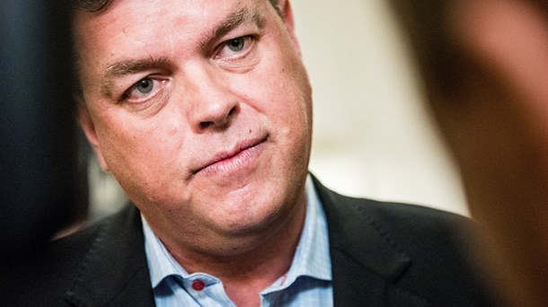 Ligestillingsminister Mogens Jensen (S) bør gøre det til lovkrav for virksomhederne at have retningslinjer for seksuel chikane, mener HK Privat.