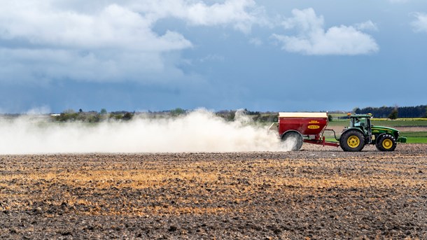 Flere af løsningerne på landbrugets klimaudfordring kender vi ikke endnu, men et bredt fagligt funderet nationalt center vil kunne udvikle dem og koordinere ny forskning og teknologiudvikling, skriver Connie Hedegaard og Brian Bech Nielsen.