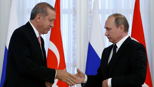 Den første, der ønskede Erdogan tillykke efter nedkæmpelsen af kupforsøget i 2016, var præsident Putin, skriver Erik Boel . 