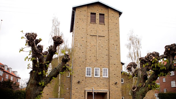 Aalholm Kirke i Valby er centrum i en drabelig strid mellem præster og menighedsråd. 