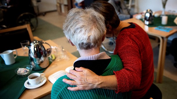 Hvis vi skal få ligningen med flere ældre og begrænsede ressourcer til at gå op, skal vi gribe de muligheder, der ligger i velfærdsteknologi, skriver Torben Klitmøller Hollmann og Morten Rasmussen.