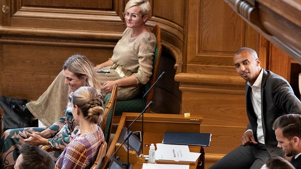 Pernille Rosenkrantz-Theil (øverst) under Folketingets åbning tirsdag.