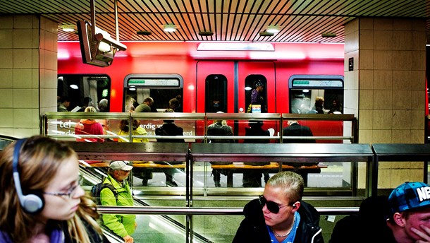 Henrik Sass angriber DSB: Danskerne har fortjent bedre end forfald og urinlugt