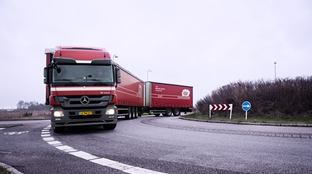 De fleste vil bidrage til den grønne omstilling, men udelukkende at lægge afgifter på transporterhvervet og så tro på, at tingene løser sig selv, er en ukritisk tilgang til problemet, skriver Jørn P. Skov.