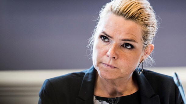 Man kan ikke én dag argumentere for, at den nuværende regerings ministre skal for en rigsret for at overtræde loven for så at frede ens egne en måned efter, skriver Benny Damsgaard.