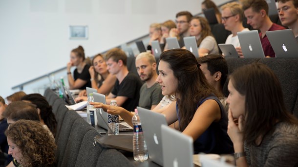 Studerende ved IT-Universitetet, der ligger i København.