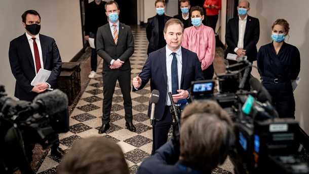 Politikerne skal tænke sig om, inden de lancerer yderligere finanspolitisk stimulans, skriver Søren Hove Ravn.