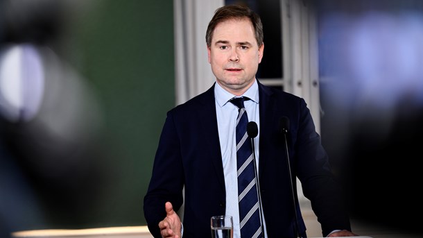 
				Finansminister Nicolai Wammen (S) går på forældreorlov.
			